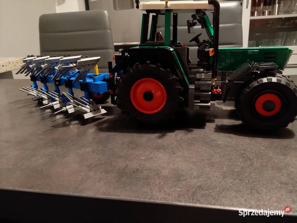 LEGO technic Fendt Favorit 514 z pługiem Izdebnik
