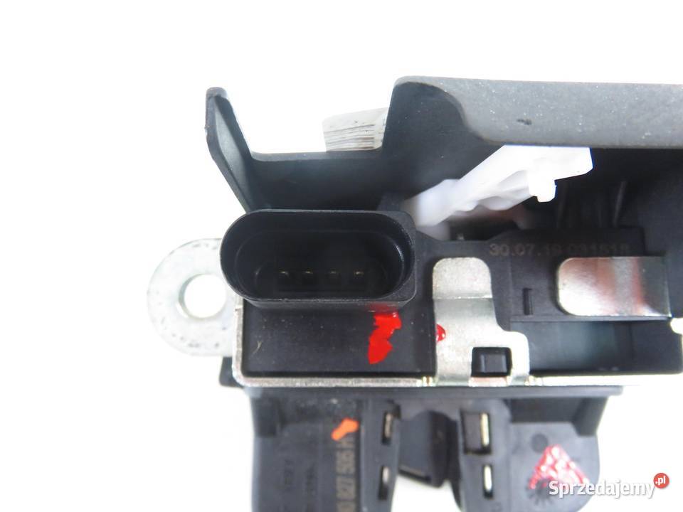 ZAMEK KLAPY VW TIGUAN 5N 5M0827505H Zamki, wkładki i kluczyki Karoseria