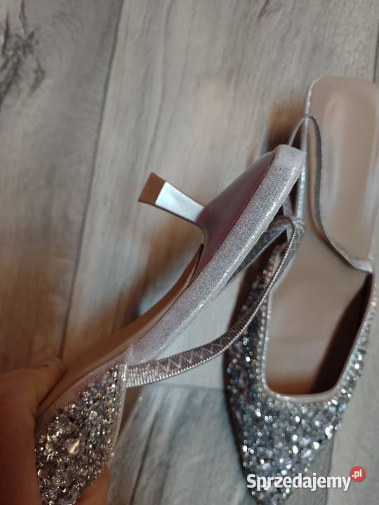 41 Srebrne bogato zdobione czółenka wieczorowe z