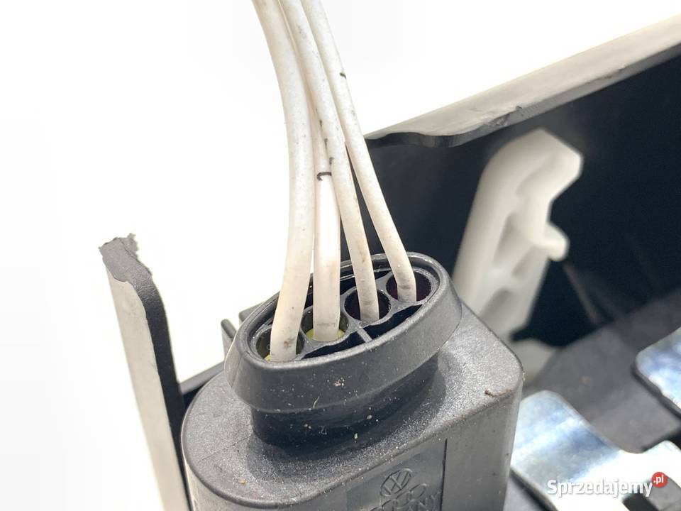 ZAMEK KLAPY TYŁ VW PASSAT B7 Kombi 1015