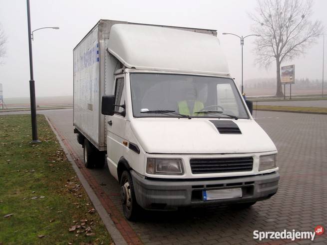Sprzedam IVECO DAILY 3510 28Td winda Samochody dostawcze Chojnice