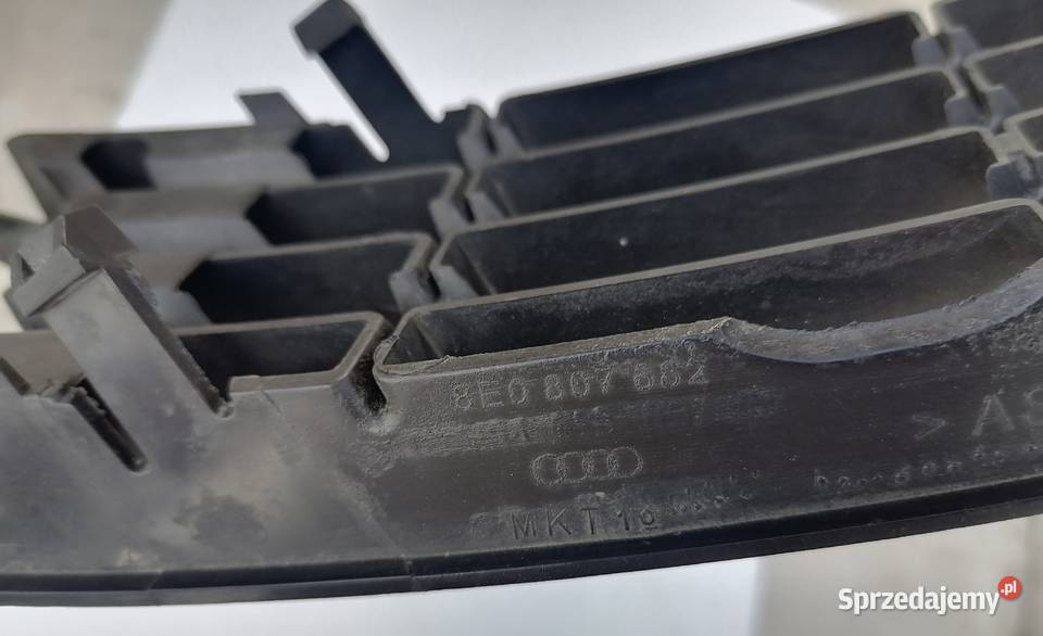 Audi A4 B6 kratka zderzaka prawa oryginalna Szczerbice sprzedam