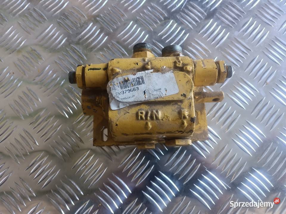 Rozdzielacz 80379663 Holland 8040 8050 8060 TC Do kombajnów Końskie
