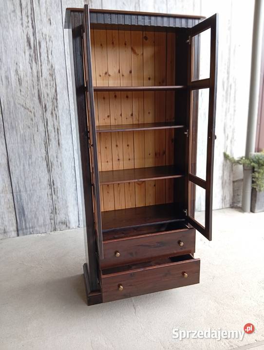 ładna przeszklona witryna 622 Byczyna