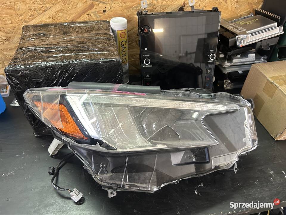 Lampa Subaru wrx VB prawy przód uszkodzona lubelskie Lublin