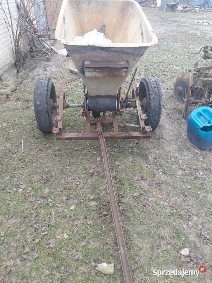 Rozsiewacz nawozu kos lubelskie Zabłocie-Kolonia