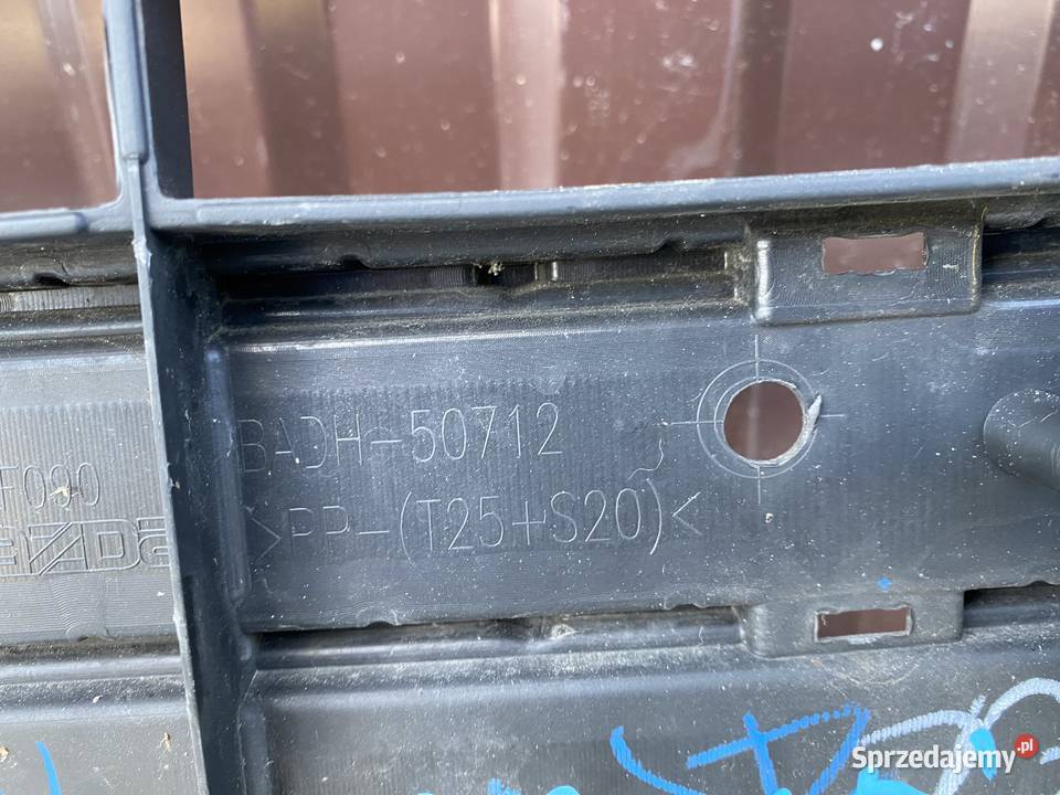 Mazda 3 BM lift 2017 atrapa grill aril BADH50712 osobowe Kozubszczyzna