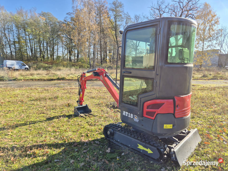 Minikoparka AT18 KUBOTA D902 1800 z kabiną 4 Koparki śląskie