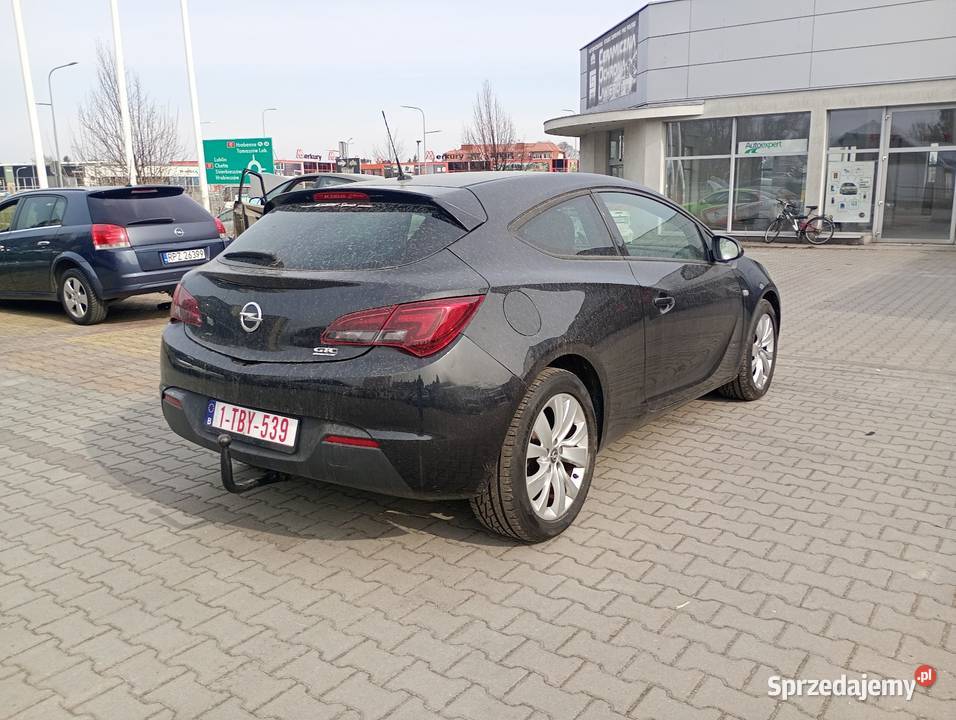 Opel Astra J GTC 17 Diesel ładny 2/3