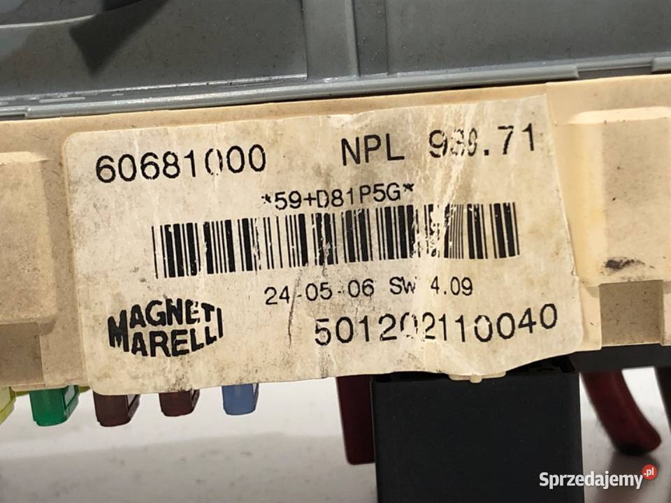 SKRZYNKA BEZPIECZNIKÓW ALFA 159 501202110040 osobowe