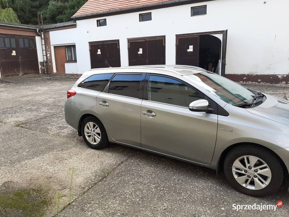 Toyota Auris II 18 2 hybrid kombi wersja presige Paczków