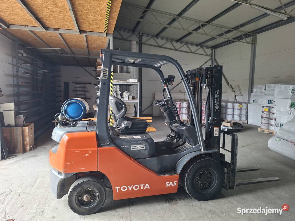 Sprzedam Wózek widłowy Toyota 25 tony pierwszy