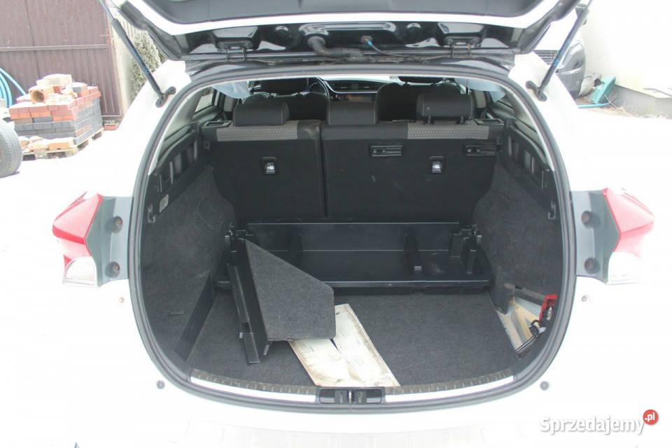 Toyota Auris II 2012 biały