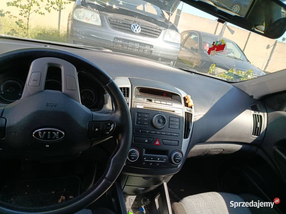 Kia Ceed 16 9270 kW 2010 r dawca części Samochody na części wielkopolskie Szklarka Myślniewska