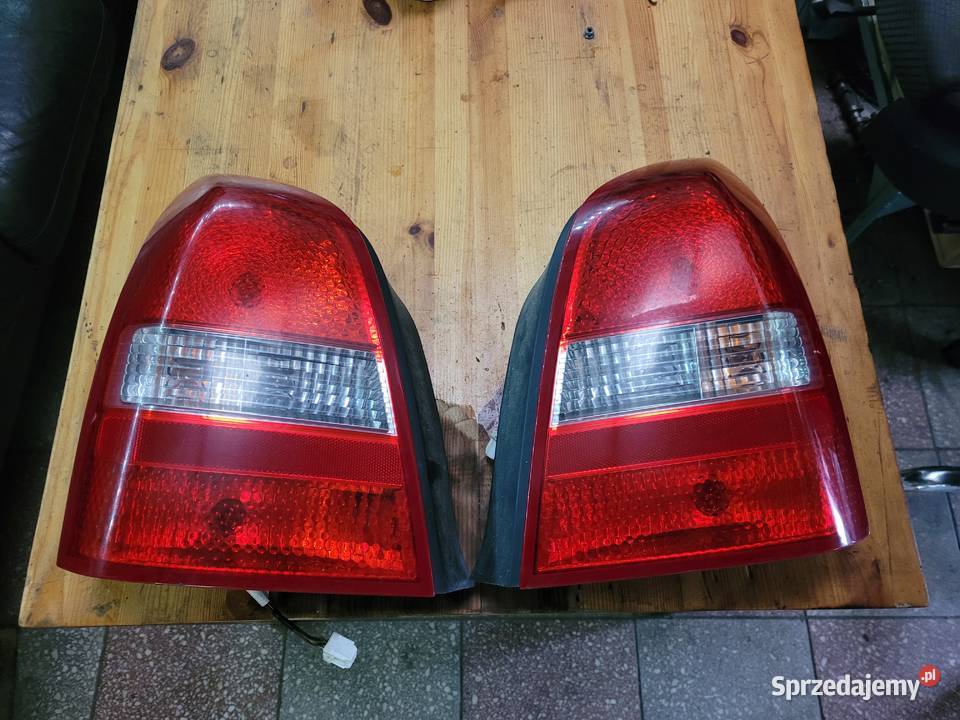 Lampy tylne Nissan Primera P12 sedan Bydgoszcz