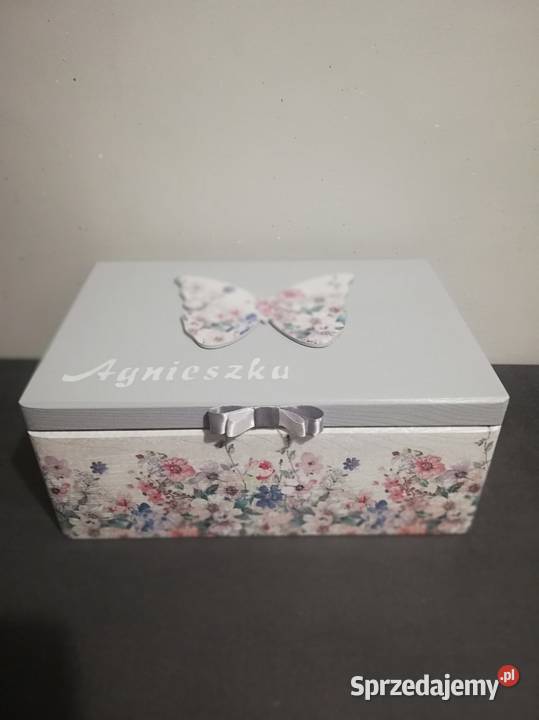 Kuferek wspomnień kwiatowy z motylem imię Kędzierzyn-Koźle