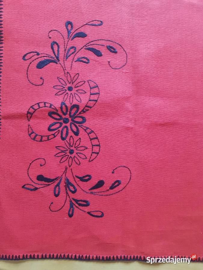 Bieżnik z wyhaftowanym motywem kwiatowym Rękodzieło