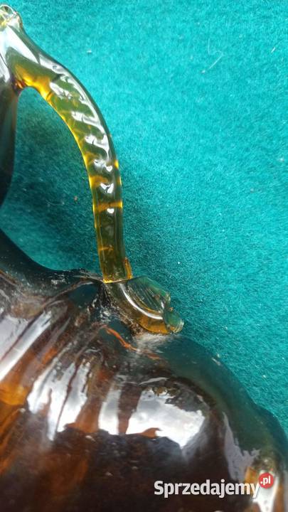 Bucik szklany Ciemnomiodowe szkło z czasów PRLu
