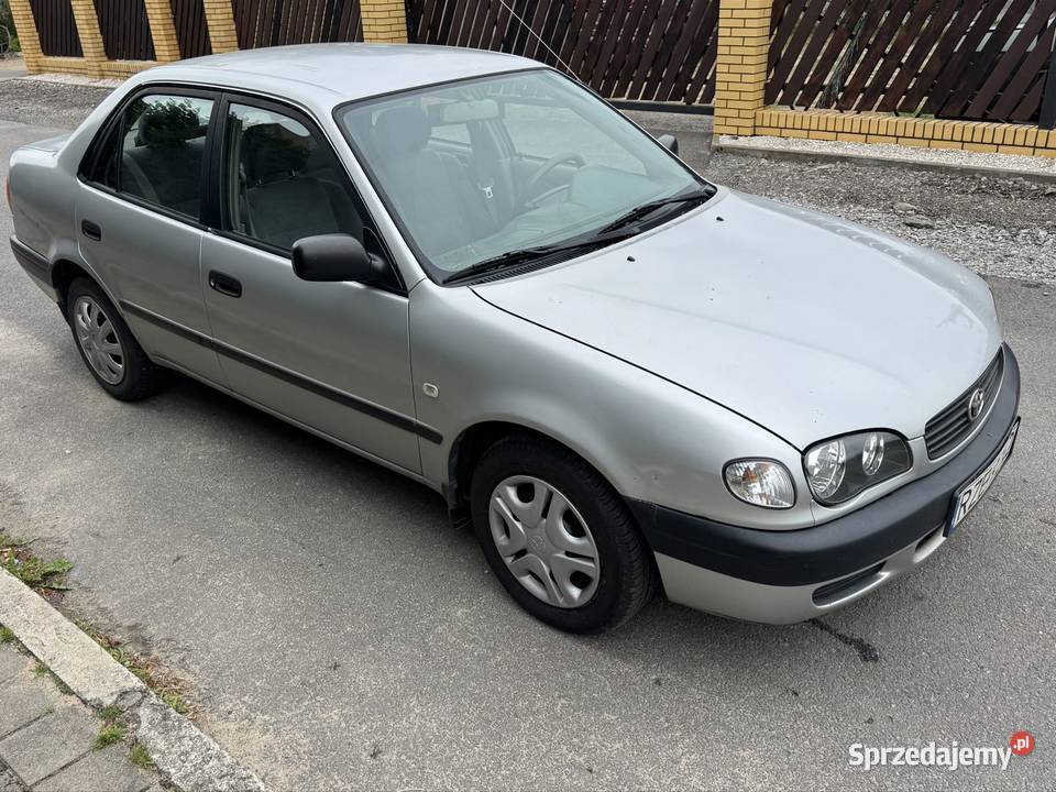 Toyota Corolla 14 swiezo serwisie niski przebieg 96KM Ostrowiec Świętokrzyski