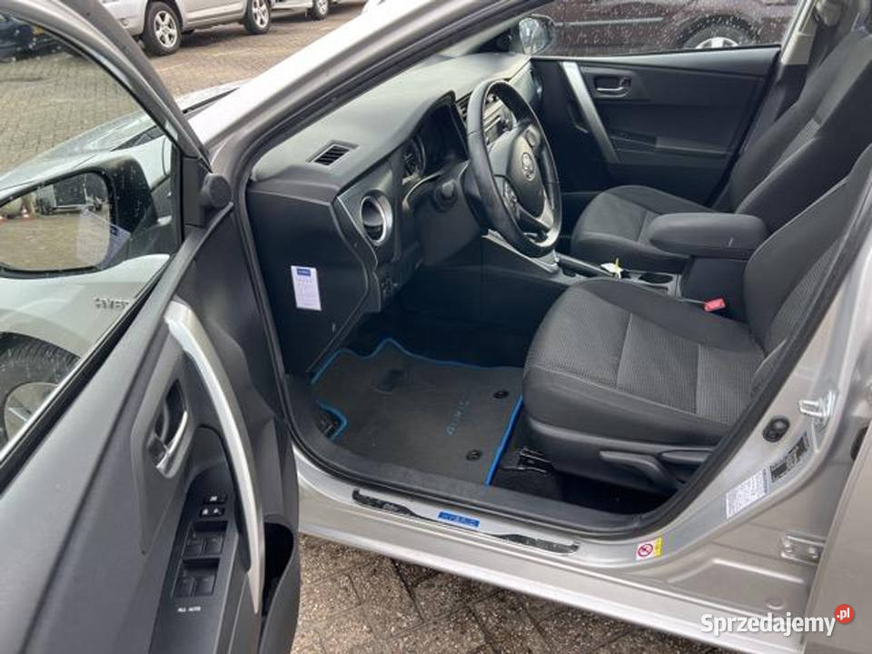 Toyota Auris Hybryda 18 Szczecin