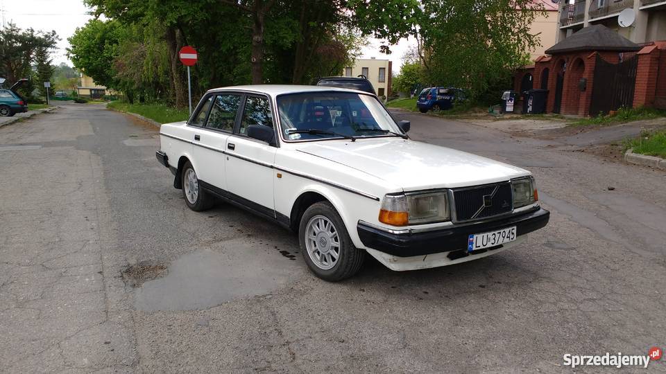 Volvo 240 GL biały
