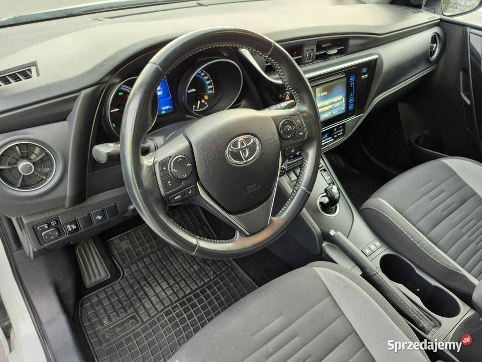 Toyota Auris 18 hybrid climatronic kamera grzane