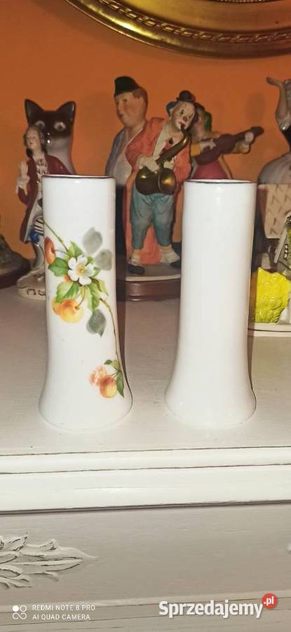 Wazonik wazon Białe szkło Piękna gałązka wiśni Gdańsk