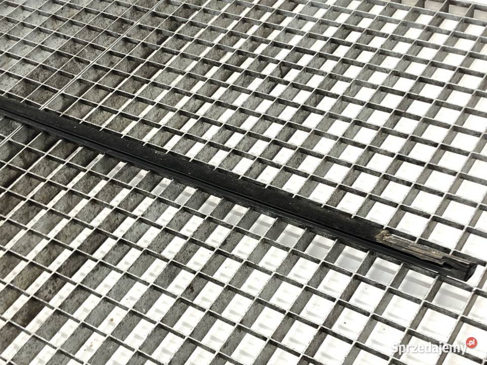 LISTWA ZGARNIAJĄCA DRZWI PRZÓD PRAWA BMW E71