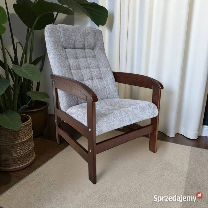 Klasyczny pikowany fotel wypoczynkowy na stelażu wielkopolskie Tarchały Małe