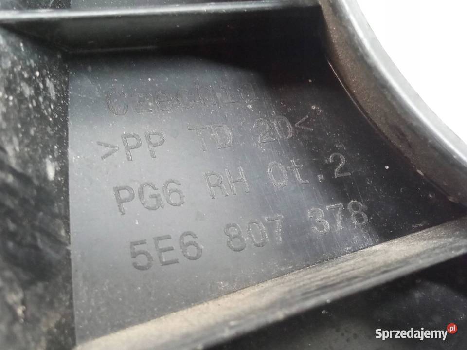 ŚLIZG ZDERZAKA TYŁ KOMPLET SEDAN 5E6807863 Rok produkcji 2023 Zderzaki