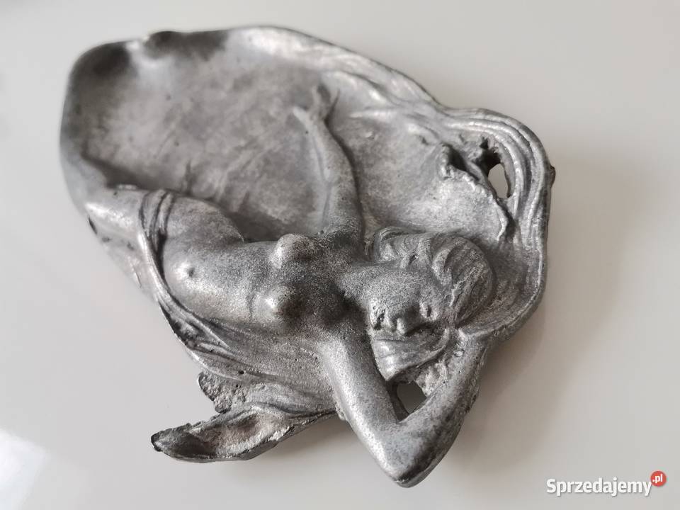 Stara metalowa popielniczka Akt Secesja