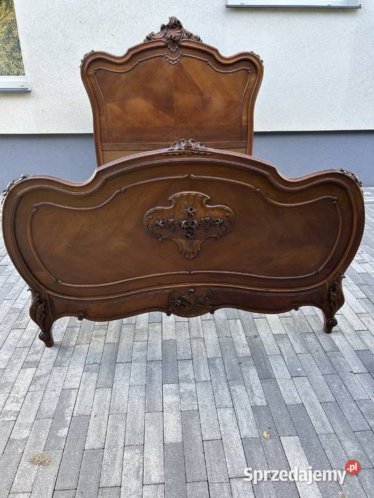 Piękne francuskie łóżko