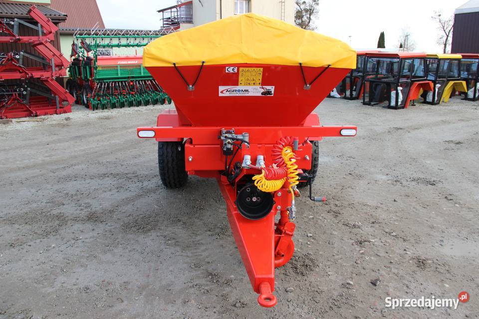 Rozsiewacz przyczepiany do wapna soli RCW 3