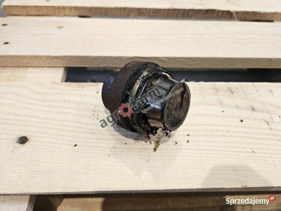 Sworzeń zwrotnicy dolny John Deere 7800 7700 Byków