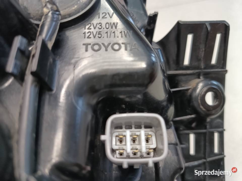 Lampa LED tył tylna prawa TOYOTA CHR LIFT numer osobowe Motoryzacja Tarnów
