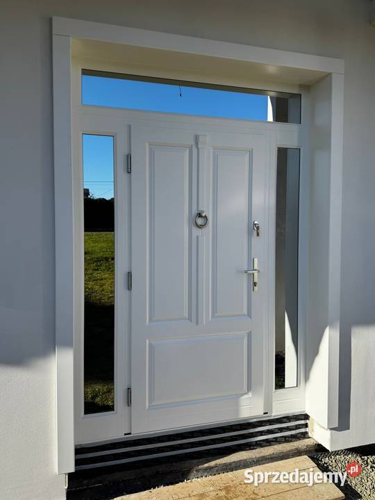 Drzwi Classic 4 jednoskrzydłowe z naświetlami Raba Niżna