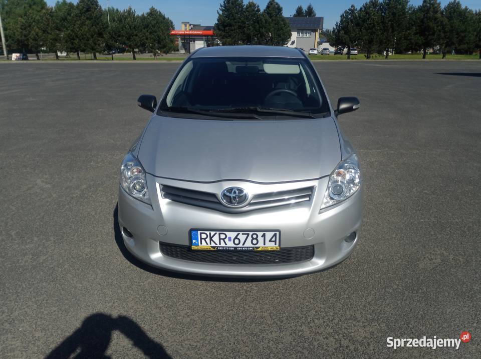 Toyota Auris 16 benzyna Przebieg 137 sprzedam
