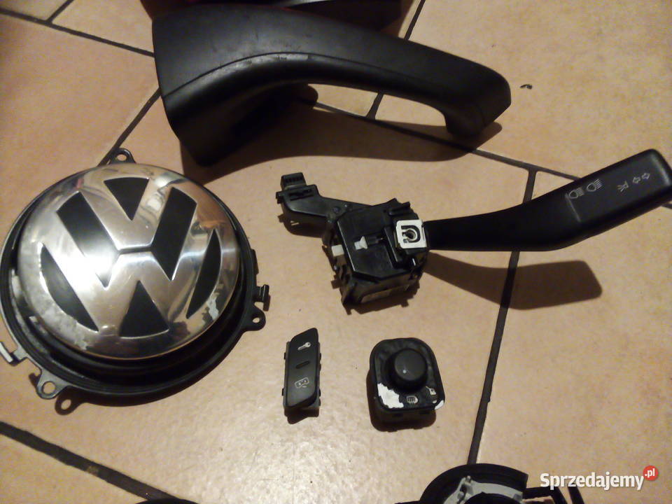 Różne części wnętrza WV golf 5