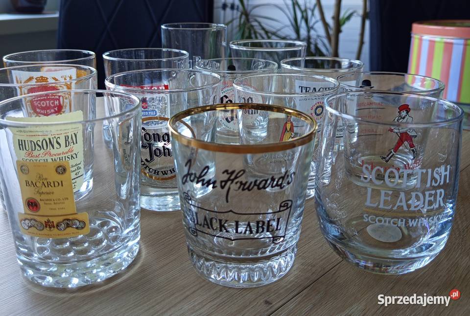 13 szklanek z kolekcji whisky