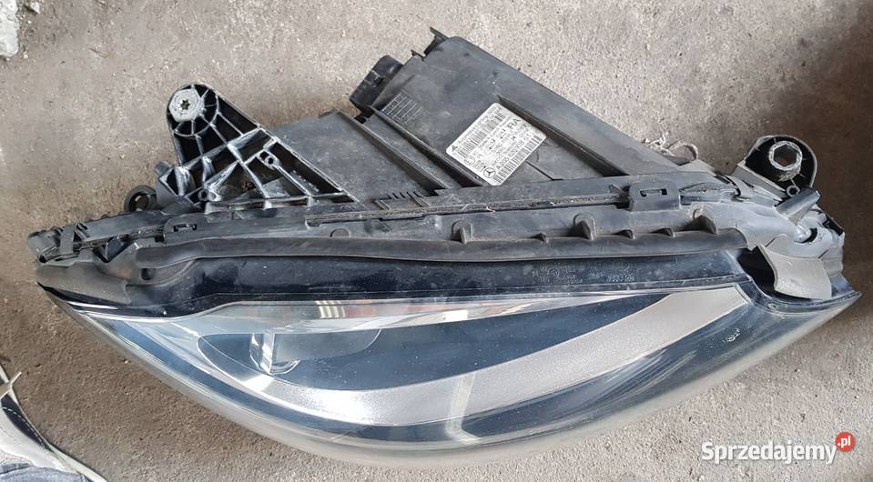 Lampa przednia MERCEDES C KLASA W205 Radom