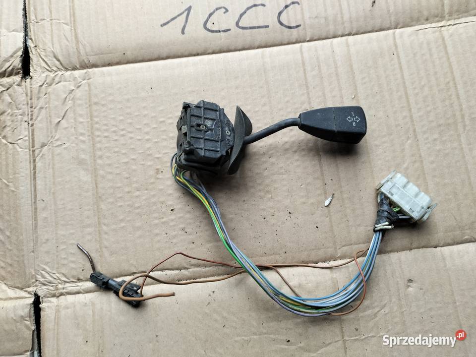 MANETKA PRZEŁĄCZNIK KIERUNKÓW BMW E36 011003 panele sterowania, przełączniki Wyposażenie wnętrza lubelskie Kamień-Kolonia