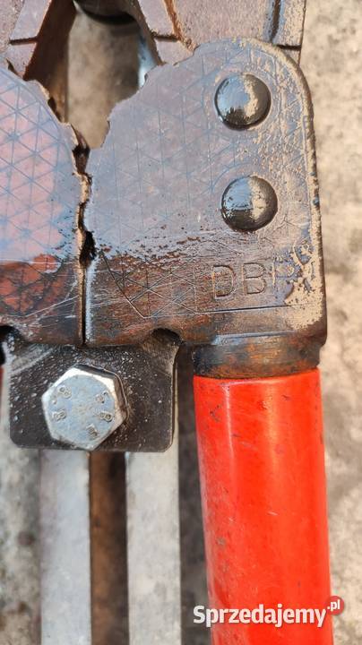 Dziurkacz do blachy trapezowej