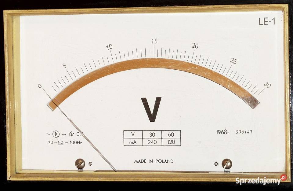 Miernik laboratoryjny woltomierz analogowy 3060