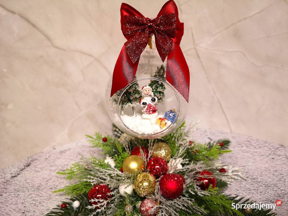 Stroik bożonarodzeniowy z wiszącą szklaną kulą