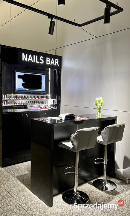 Wyspa stoisko manicure oświetlenie witryna