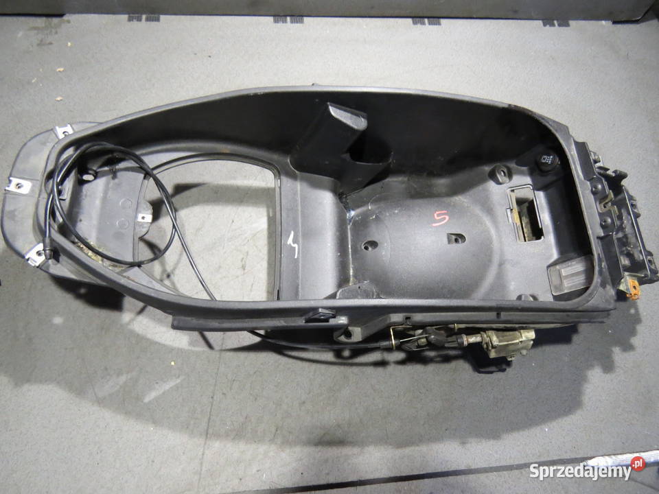 PIAGGIO BEVERLY 500 05 schowek pod siedzenie Warszawa