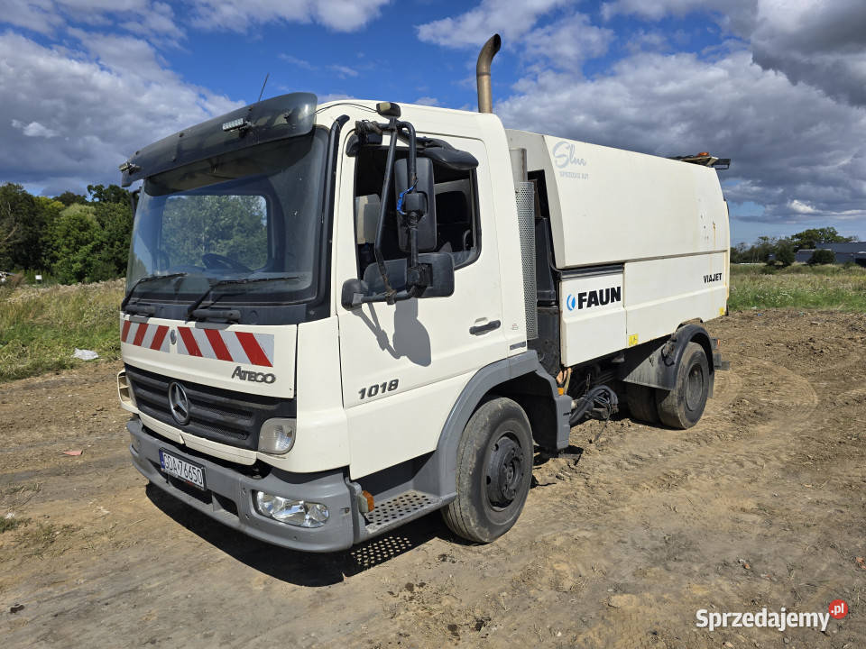 Zamiatarka MERCEDESBENZ Atego specjalny 123 442 pełny VAT Czarne