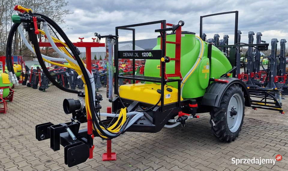 Opryskiwacz ciągany 1200 litrów 12 m lanca zawór