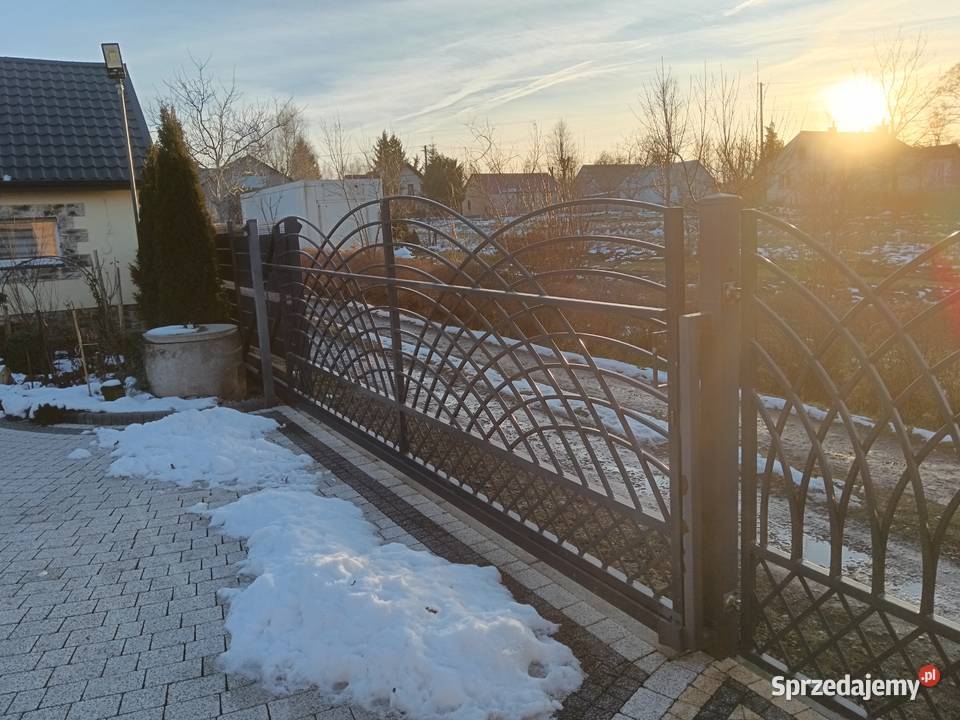 Brama na sprzedaż Widełka