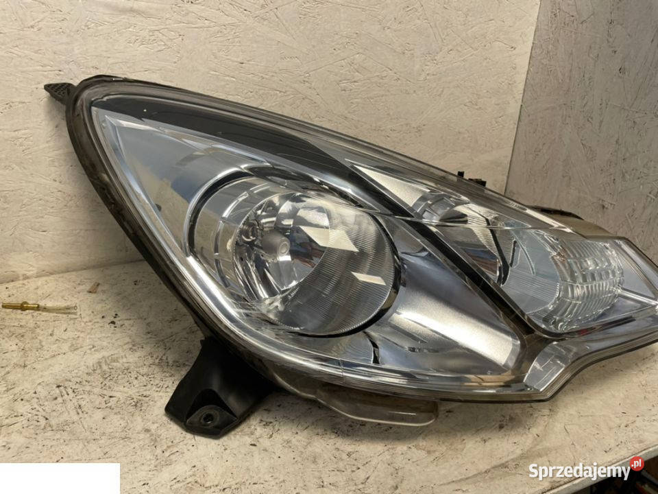 citroen c3 ds3 reflektor prawy przód Kozubszczyzna